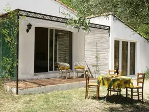 Cushy Villa in Vergèze with Fenced Garden, Terrace, Barbecue - Image 1