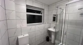 Modern Double Room With Free Parking & Fast WiFi 5 Mins To Warwick Uni - Image 4