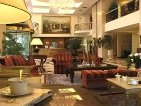 Old Harbour Hotel - Image 4