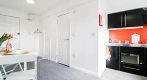 Charming Flats in Southampton - Image 2