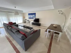 Appartement avec barbecue, jardin et piscine | Vue jardin - Image 2