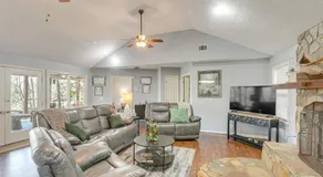 Private Dock + River View: Cabin Retreat in Jesup - Image 2