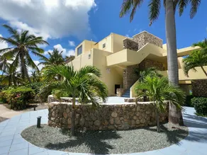 Palms Resort and Beach - Image 4