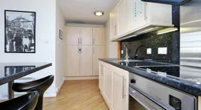 West Bow - Comfy 2 bed on West Bow overlooking Grassmarket - Image 5