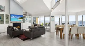 Waterfront Wonderland 41 Foreshore Dr stunning house with a lift linen Wi Fi and ducted air conditioning - Image 3