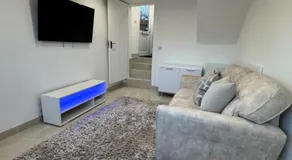 Luxury one bedroom apartment in croydon - Image 5