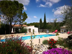 Lugn villa med pool - Image 2