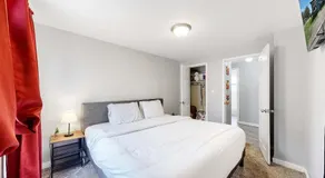 Cozy King Bed Hideaway Near Top Concerts & Sports - Image 2