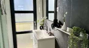 Enkhuizer Strand Chalet WolkeSieben Dritte Reihe mit Zaun Hausnr 202 - Image 2