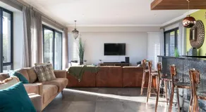 Luxury Home located on Pinnacle Point Golf Estate - Image 5