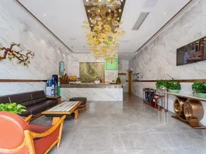 Lian Hu Yi Jing Hotel - Image 3