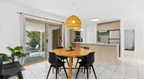 The Palm House - Rainbow Beach. Wifi. Aircon. Pets - Image 3