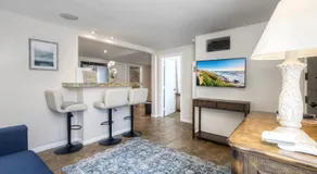 Oceanside Bungalow, Walk to Beach & Pier, Private Hot Tub, Beach Gear - Image 2