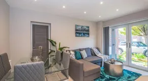 Langston House: 2 Bed, 2 Bath Luxury Apartment - Image 3