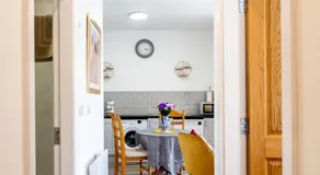Kings Apartment 1 390 - Image 4