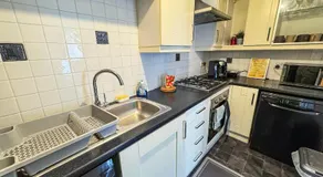 Spacious Beautiful London 2 Bedroom Apartment - 2 Bathrooms - Image 3