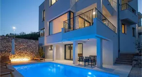 Beautiful Apartment With Pool - Image 3