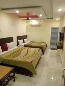 Hotel O Alpine - Image 4