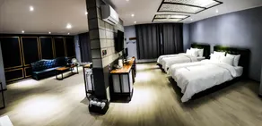 Heitz Hotel - Image 2