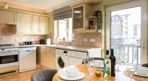 Waters Edge - stylish marina retreat - Image 4