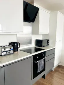 Modern 1-4 Sleeper Flat with Parking & Workspace - Image 3