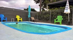 Country Roads Motor Inn - Image 2