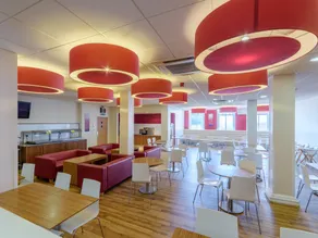 Travelodge Scarborough St Nicholas - Image 2