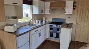 Lovely 6 Berth Caravan With Decking To The Side In Heacham Ref 21040E - Image 3
