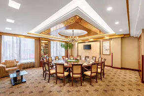 Royal Plaza Hotel - Image 5
