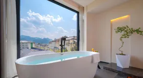 Zhangjiajie Yu Realm Hotel - Ancient Charm - Modern Luxury - Your Perfect Journey - A single pick-up or drop-off - Image 4