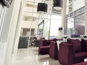 Royal Hotel n' Lounge - Image 4