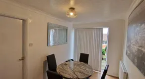 Detached 3 Bedroom House in Leicester with Private Parking - Image 4