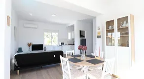 2 apartamentos en una excelente villa de playa compartiendo Piscina y Jardín - Image 3