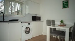 Renfrew Town Centre sleeps 6 - Pass the Keys - Image 3