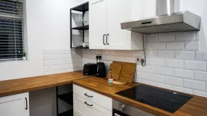 Modern 3 Bed Home, Near Etihad Stadium - Image 3