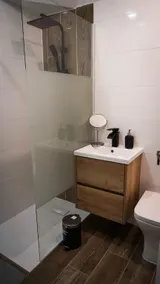 Modern 3 Bed Home, Near Etihad Stadium - Image 4