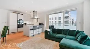 Modern 2bed Apt with pool access step from The O2 - Image 2