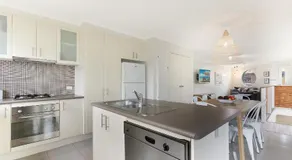 Lake House - Cosy Coastal Getaway - Image 3