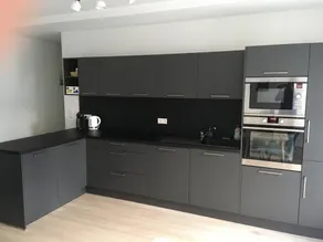 Trendy New & Large 3 Beds, 90m2 in City Center - Image 2