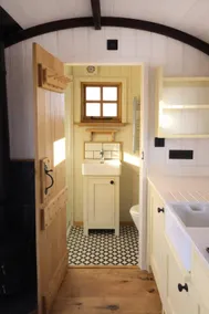 Luxury Shepherds Hut on Powis House Estate - Image 5
