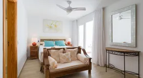 Granada II Apartments - Image 2