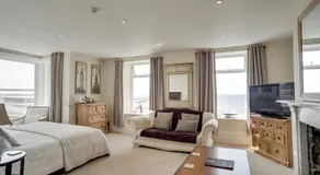 Shore Hotel - Image 2