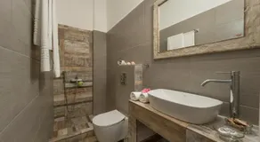 George's beach studios Aliki Paros - Image 2