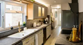 Luxury Spa Retreat with HotTub, Sauna and Massage Chair - Image 4
