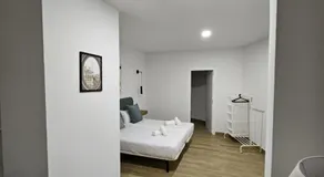 Apartamento Ronda de Triana 45 - Image 2