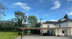 Maison de vacances adaptée aux familles avec barbecue, jardin et terrasse | Vue jardin - Image 5