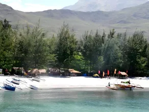Sir Williams Lodge & Beach Resort - Image 4