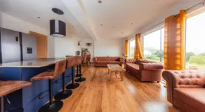 Luxurious 3 bdrm cottage by fairy pools 4 - Image 3