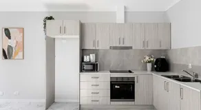 Bright Queen Room - Central Location at Ryde - Shared Bathroom and Amenities - Image 5