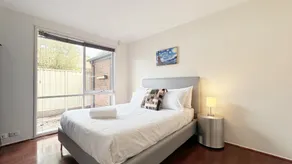 Near Airport and Easy to Melbourne CBD 5B - Image 2
